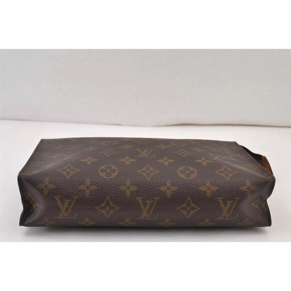 Louis Vuitton Monogram Toiletry Pouch 26 w/FREE insert and FREE dustbag - Picture 6 of 8